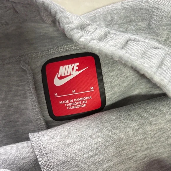 Nike Men's Athletic Gray Shorts - Picture 4 of 4